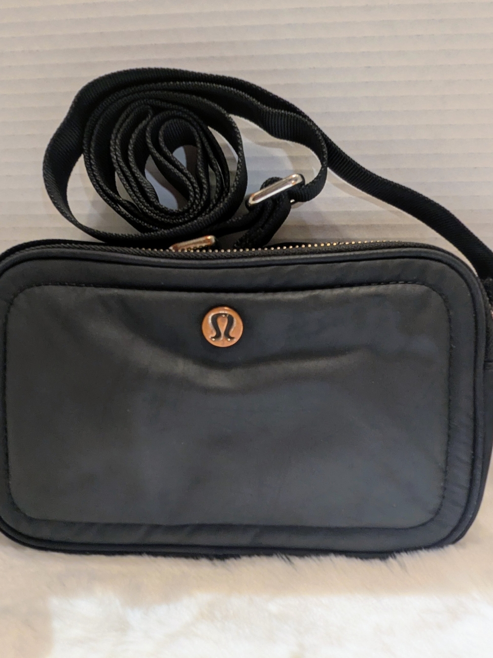 Lululemon Crossbody Camera Bag 2L - Black